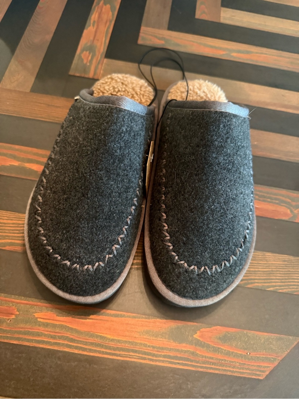 Staheekum Men’s Log Cabin Slippers in Charcoal